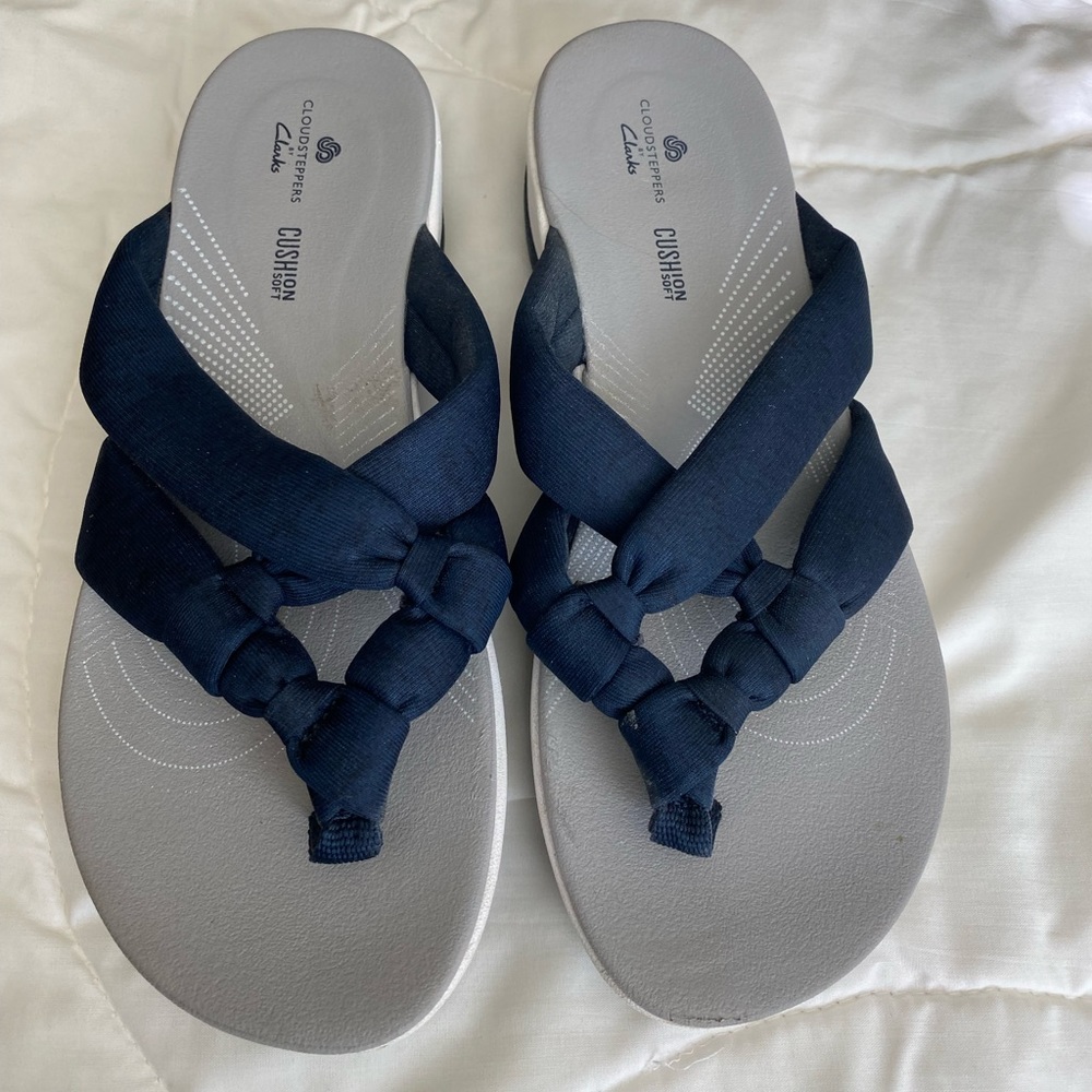 Clark’s cloud stepper sandals size 6